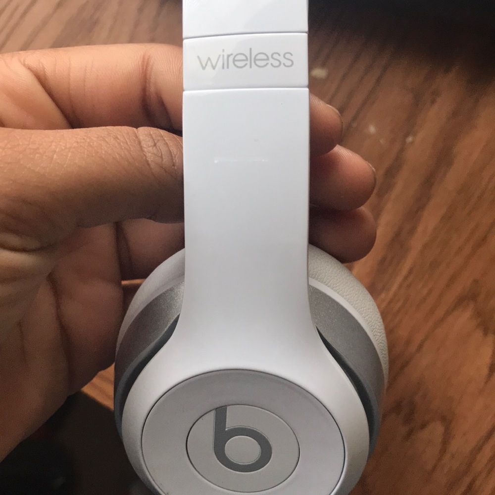 Beats solo 2 wireless